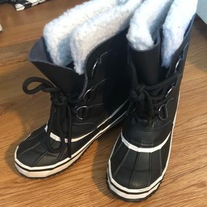 Child’s snow boots